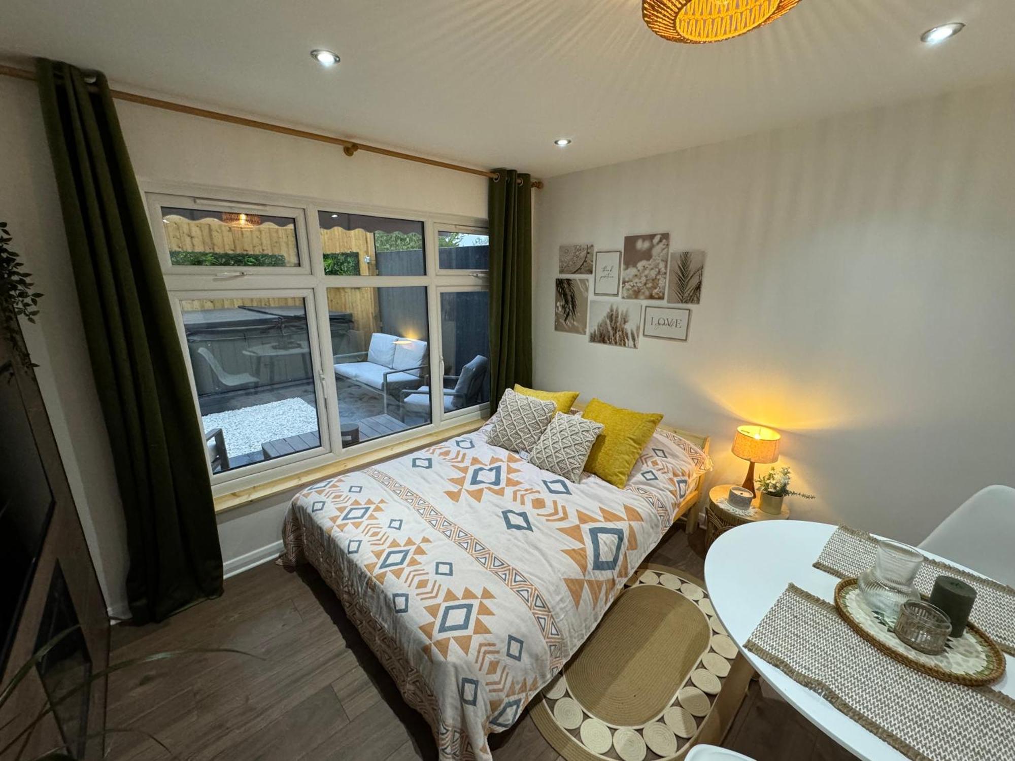 Wild & Free Hot Tub Retreat Apartment ดาร์ทฟอร์ด ภายนอก รูปภาพ