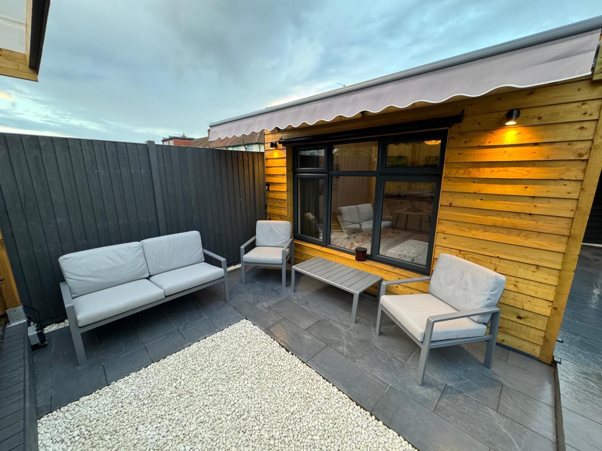 Wild & Free Hot Tub Retreat Apartment ดาร์ทฟอร์ด ภายนอก รูปภาพ
