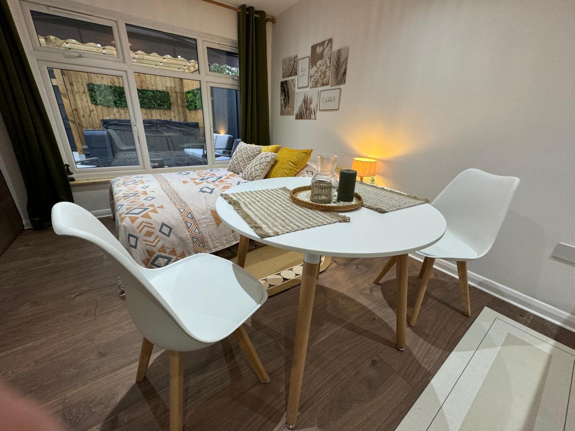 Wild & Free Hot Tub Retreat Apartment ดาร์ทฟอร์ด ภายนอก รูปภาพ